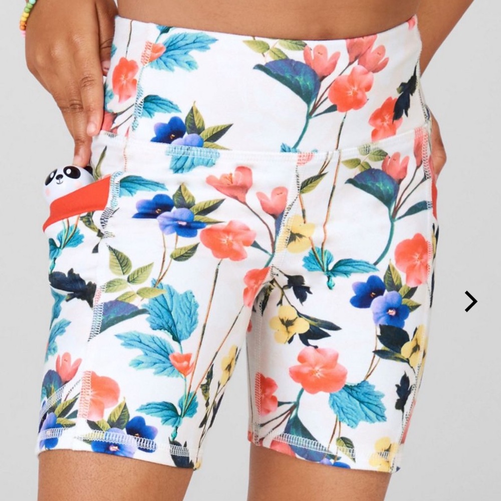 Fabletics mila high waisted shorts kids: XL BNWT